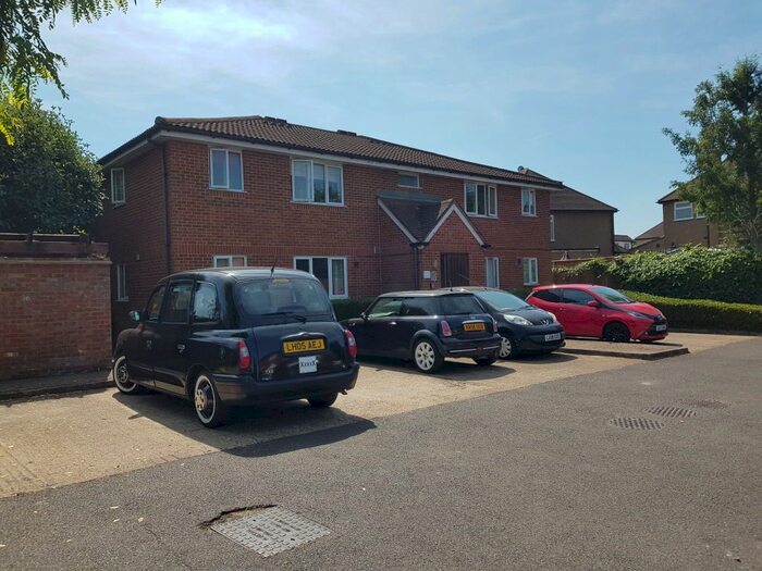1 Bedroom Flat To Rent In Ranyard Close, Chessington, KT9