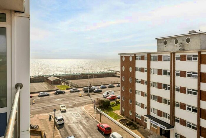 3 Bedroom Apartment To Rent In Channings, Kingsway, BN3