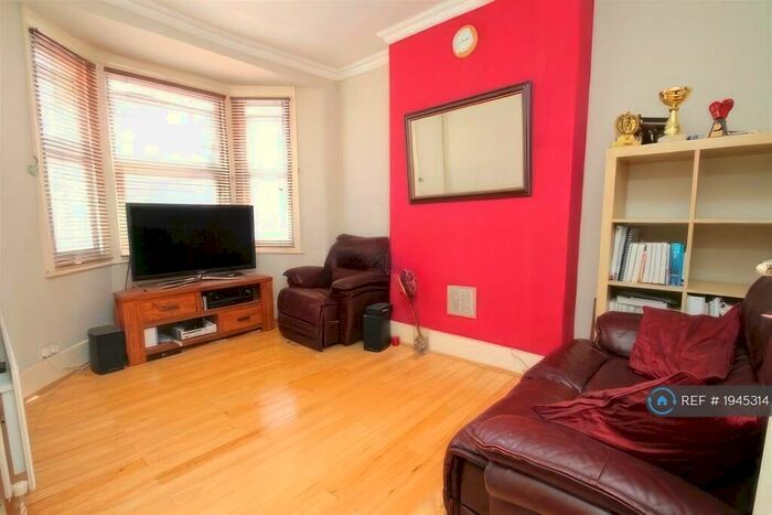 2 Bedroom Maisonette To Rent In Strone Road, London, E12