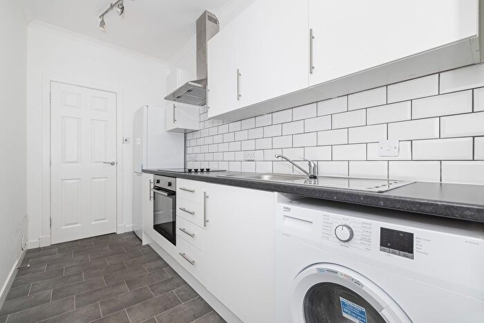 1 Bedroom Flat To Rent In Strathmartine Road, Dundee, DD3
