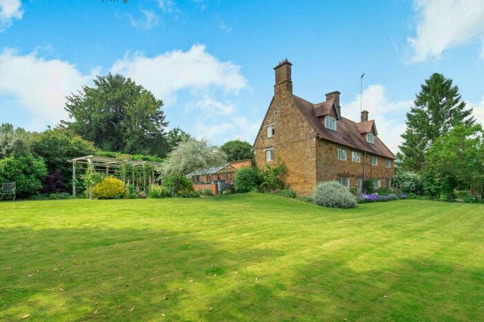 6 Bedroom Detached House For Sale In Station Road, Cropredy, Banbury, Oxfordshire, OX17