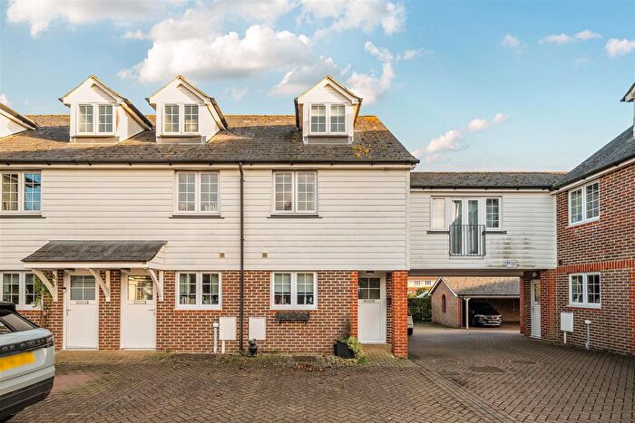 3 Bedroom Town House For Sale In Sherway Close, Headcorn, TN27