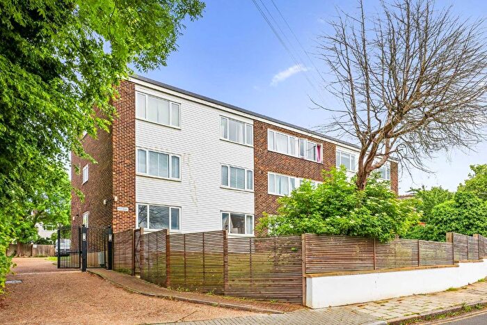 2 Bedroom Flat To Rent In Woodfield Grove, Streatham, SW16