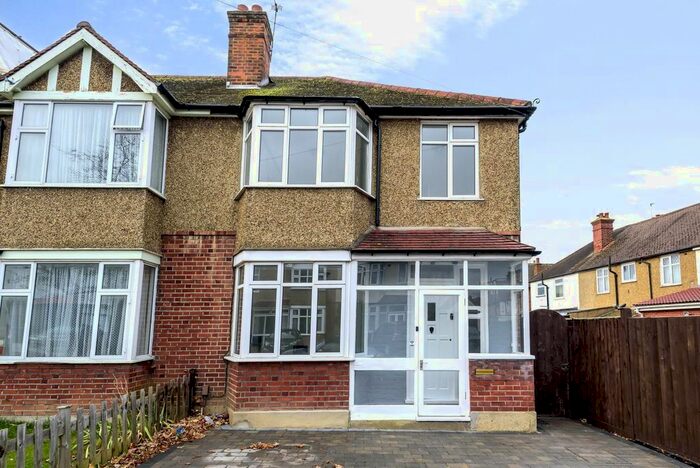3 Bedroom Semi-Detached House To Rent In Myrtle Grove, New Malden, KT3