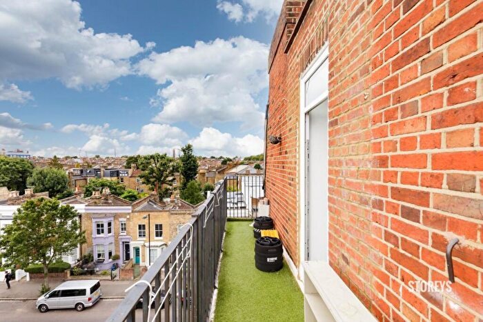2 Bedroom Apartment For Sale In Powerscroft Road, Hackney, London, E5