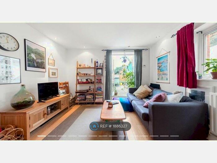 1 Bedroom Flat To Rent In Ambleside Avenue, London, SW16