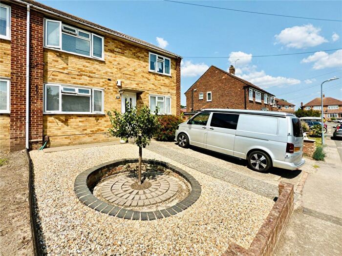 2 Bedroom Maisonette For Sale In Dale Road, Swanley, Kent, BR8