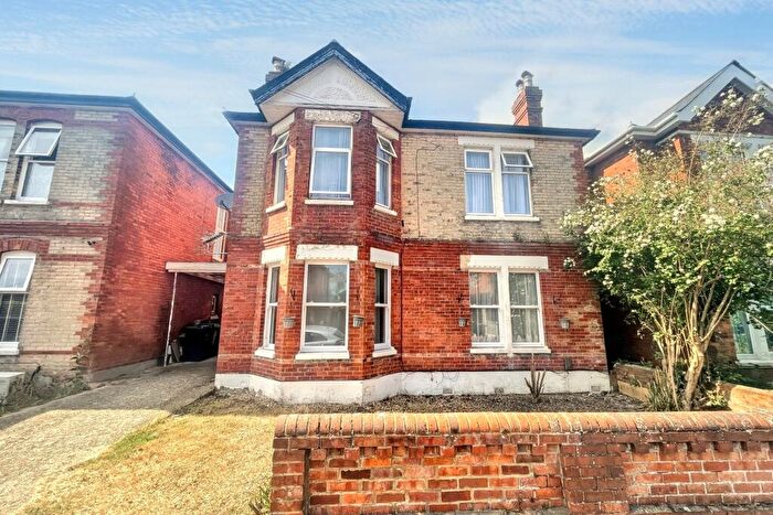 2 Bedroom Flat For Sale In Charminster, BH3