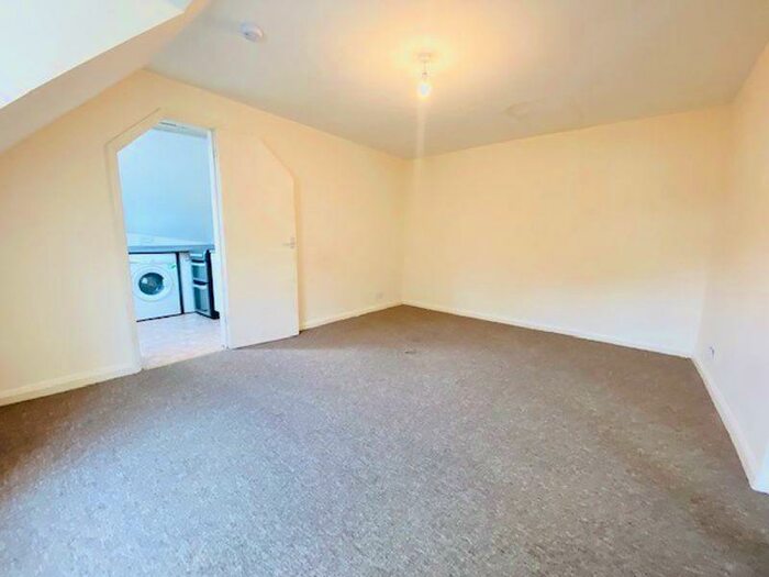 1 Bedroom Flat To Rent In High Street, Maidstone, Kent, ME14