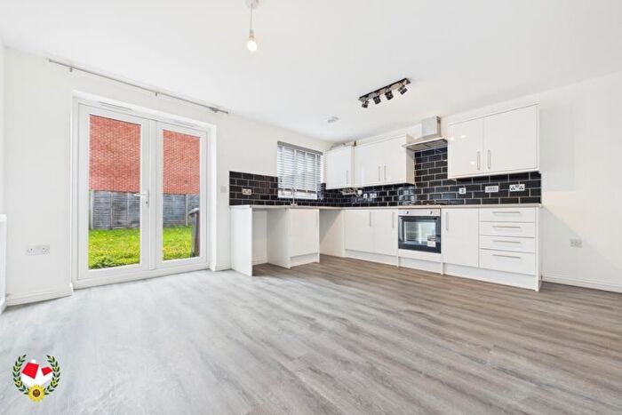 4 Bedroom Semi-detached House To Rent In Thatcham Avenue, Kingsway, GL2