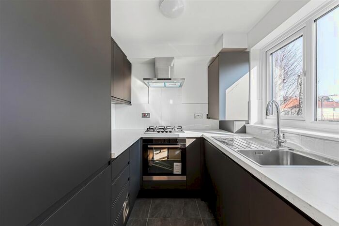 1 Bedroom Flat To Rent In Greenacre Gardens, London, E17