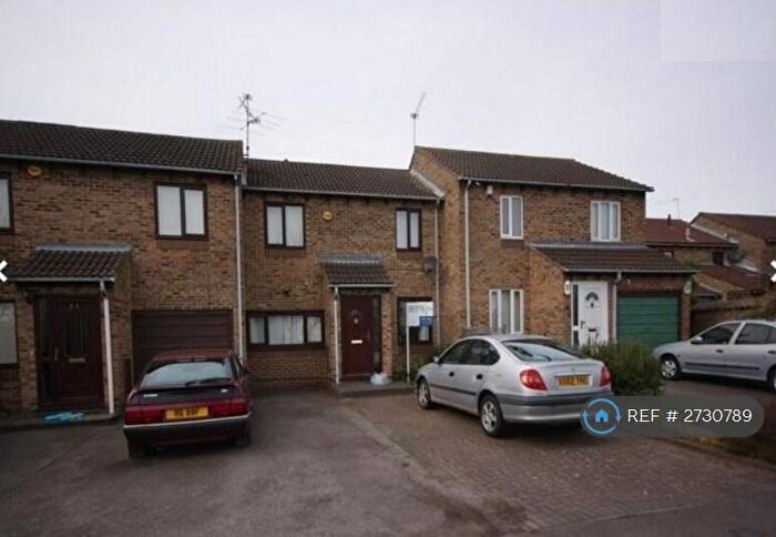 2 Bedroom Terraced House To Rent In Hawkedon Way, Reading, RG6