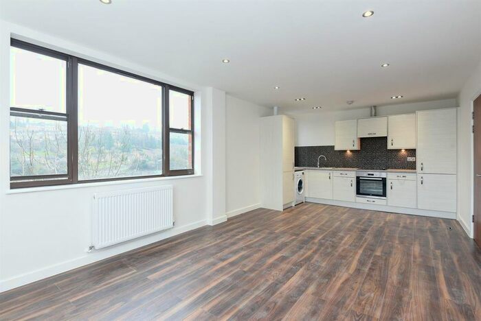 2 Bedroom Flat To Rent In Progress Road, Sands Industrial Estate, High Wycombe, HP12