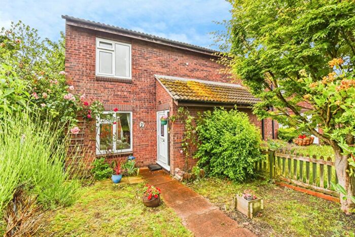 2 Bedroom End Of Terrace House For Sale In Stonebridge Drive, Frome, BA11