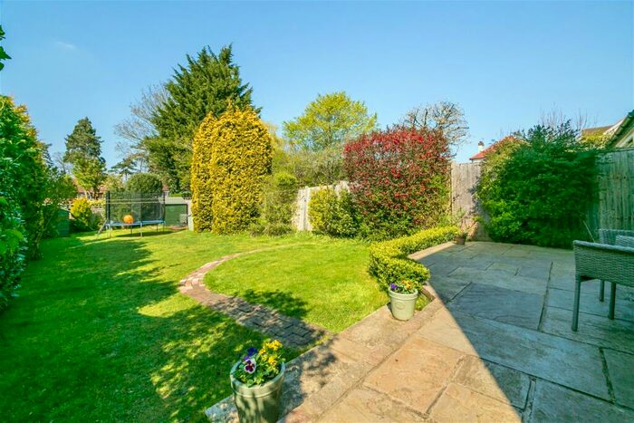 5 Bedroom Detached House For Sale In Carroll Avenue, Merrow, GU1