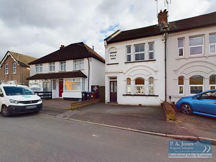 3 Bedroom End Of Terrace House To Rent In Caterham On The Hill - £Pcm, CR3