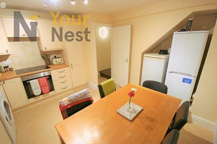 4 Bedroom Terraced House To Rent In Newport Mount, Leeds, LS6