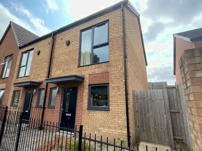 2 Bedroom House To Rent In Lakeside Boulevard, Lakeside, DN4