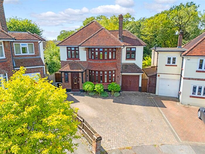 4 Bedroom Detached House For Sale In Starling Close, Buckhurst Hill, IG9