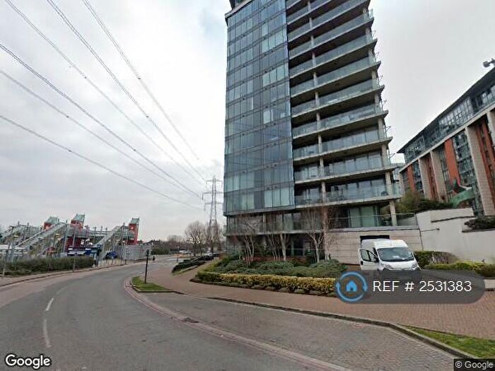 3 Bedroom Flat To Rent In Ross Apartments, London, E16