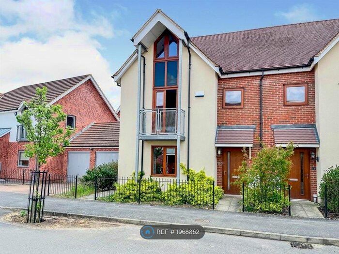 5 Bedroom Semi-Detached House To Rent In Poppy Avenue, Broughton, Milton Keynes, MK10