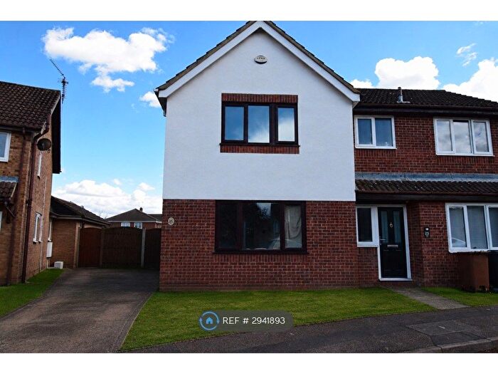 3 Bedroom Semi-Detached House To Rent In Heron Close, Wellingborough, NN8