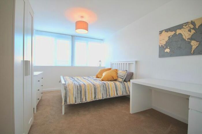 2 Bedroom Flat To Rent In Isambard Brunel Road, Portsmouth, PO1