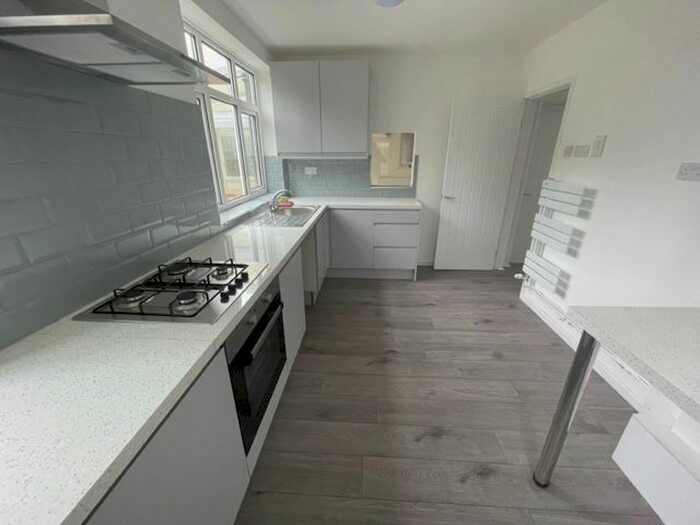 3 Bedroom Detached House To Rent In Graham Gardens, Luton, LU3