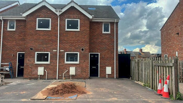 4 Bedroom Semi-Detached House To Rent In Edgehill Road, Leicester, LE4