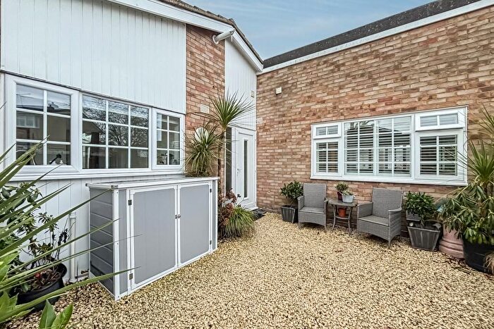 2 Bedroom Semi-detached Bungalow For Sale In Whitehouse Meadows, Leigh-On-Sea, SS9