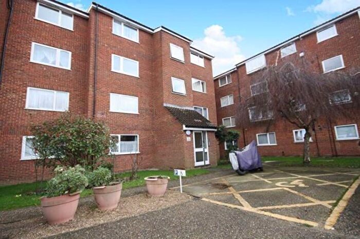 1 Bedroom Flat To Rent In Makepeace Road, Northolt, UB5