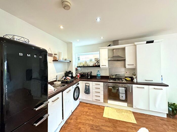 2 Bedroom Apartment To Rent In Ellerman Road, L3