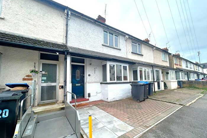 2 Bedroom Terraced House To Rent In Addlestone, Surrey, KT15