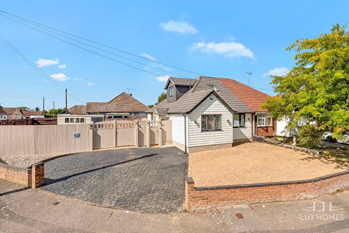 4 Bedroom Semi-Detached House For Sale In Crossby Close, Mountnessing, Brentwood, CM15