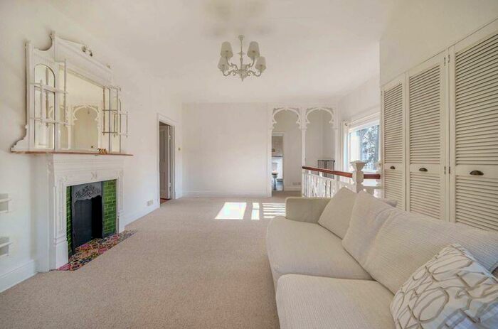 2 Bedroom Maisonette To Rent In Foxley Lane, West Purley, CR8