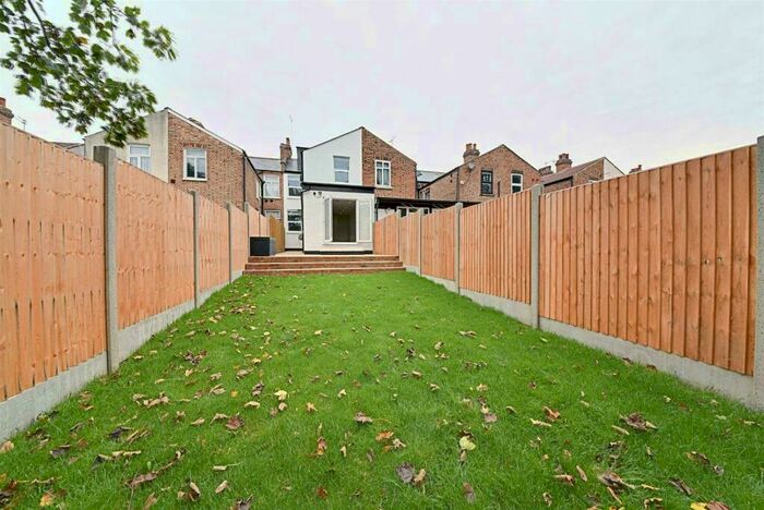 2 Bedroom Flat To Rent In Glebe Road, Finchley, N3