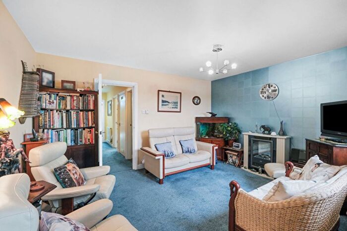 3 Bedroom Semi-Detached House For Sale In Tolladine Road, Worcester, WR4