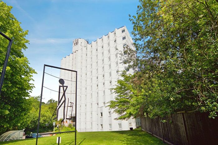 2 Bedroom Flat For Sale In Belgrave Road, London, E11
