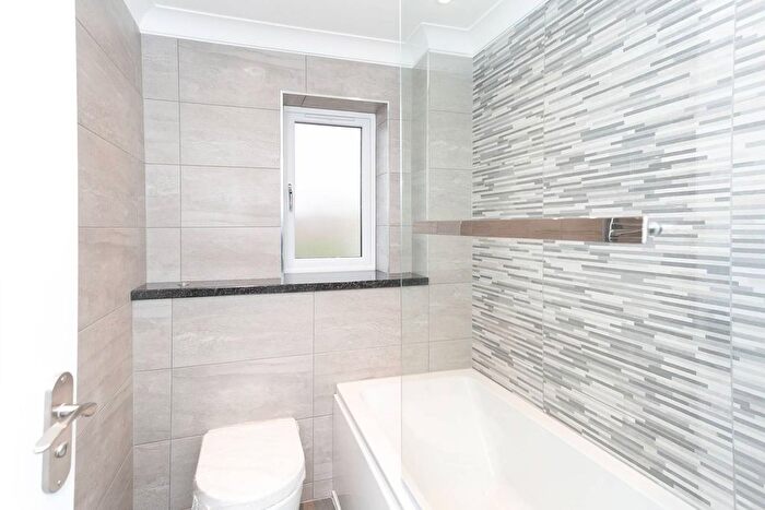 1 Bedroom Flat For Sale In Cedar Wood Drive, Watford, WD25