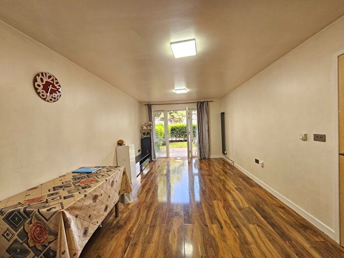 2 Bedroom Flat To Rent In Elmwood Avenue, Feltham, TW13