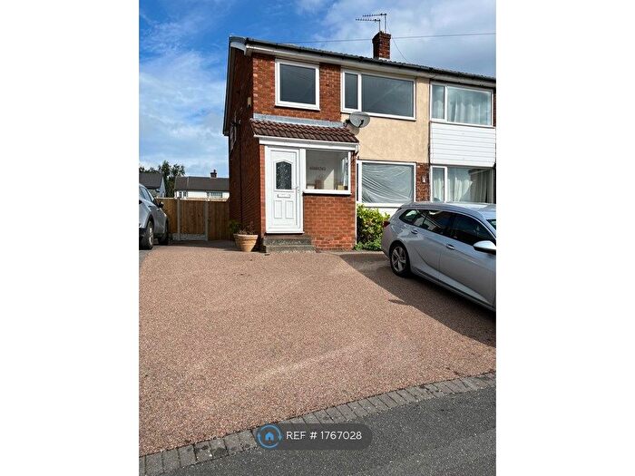3 Bedroom Semi-Detached House To Rent In Dulverton Rise, Pontefract, WF8