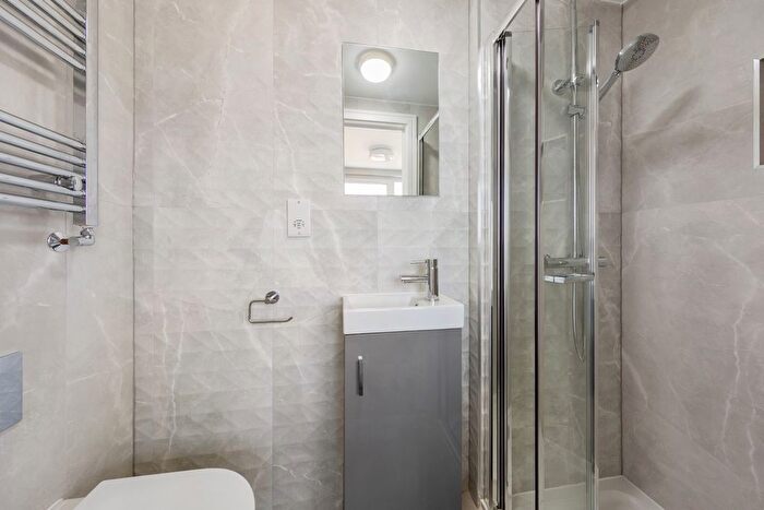 1 Bedroom Property To Rent In Flint Close, London, E15