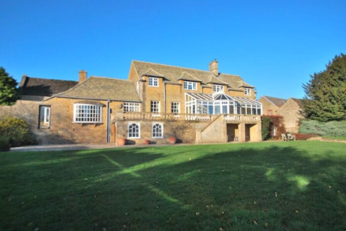4 Bedroom Farm House To Rent In Draycott Cerne, Nr Chippenham, SN15