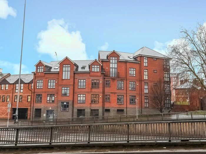 2 Bedroom Flat To Rent In Tanfields, Reading, RG1