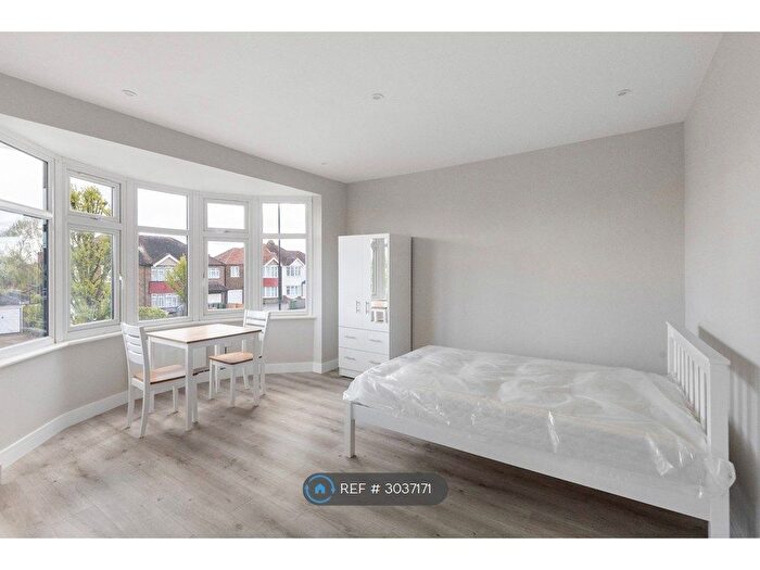 Studio To Rent In Green Lane, London, SE9
