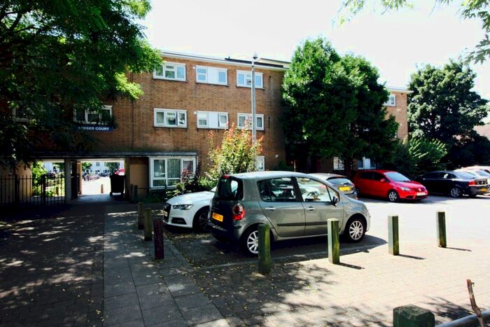 4 Bedroom Flat To Rent In Clarence Walk, London, SW4