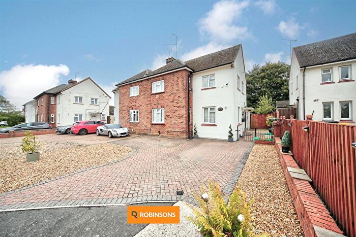 3 Bedroom Semi-Detached House For Sale In Beecroft Way, Dunstable, LU6