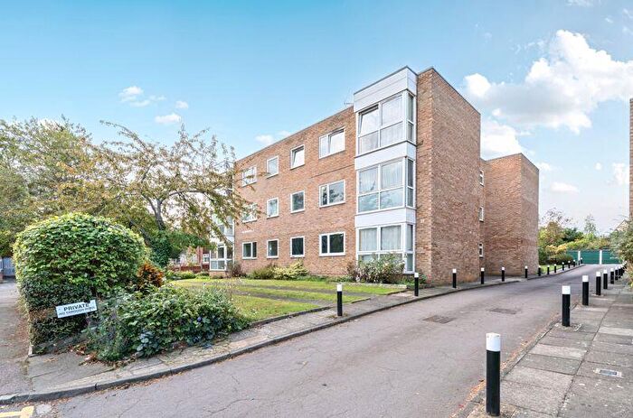 2 Bedroom Flat For Sale In Highview Road, Sidcup, DA14