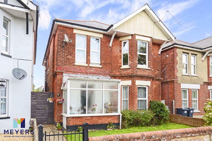 2 Bedroom Flat For Sale In Cowper Road, Bournemouth, BH9