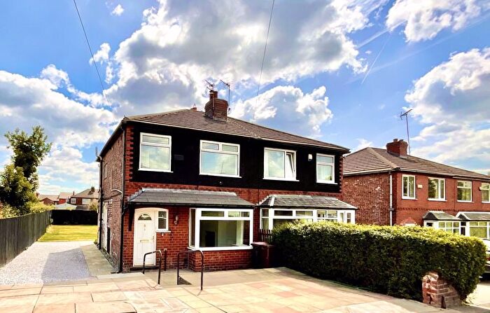 3 Bedroom Semi Detached House For Sale In St. Georges Crescent, Worsley, Manchester, M28